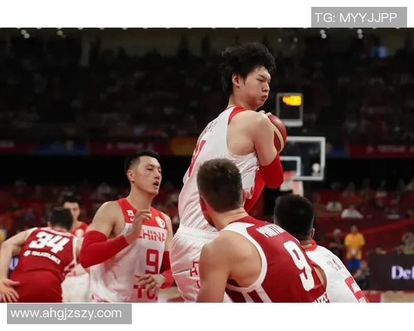 武汉篮球队在世界杯预选赛中以98分高居榜首展现强劲实力 武汉篮球队在世界杯预选赛中以98分高居榜首展现强劲实力