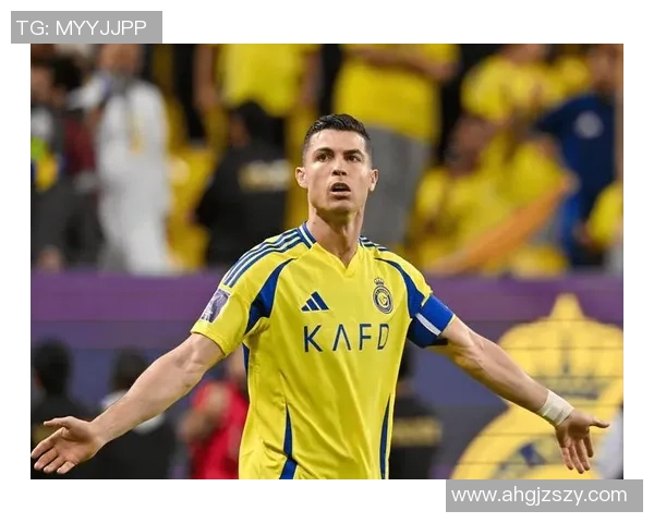 男足球明星换发型引发潮流风潮球迷热议新造型背后的故事与意义